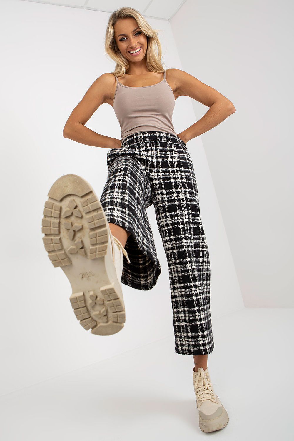  Pantalon femme model 174997 Lakerta 